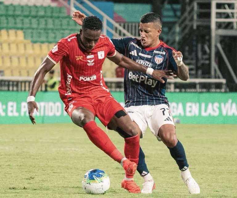 Remontada escarlata en Palmira: América venció 4-2 a Junior y se afirmó en la punta